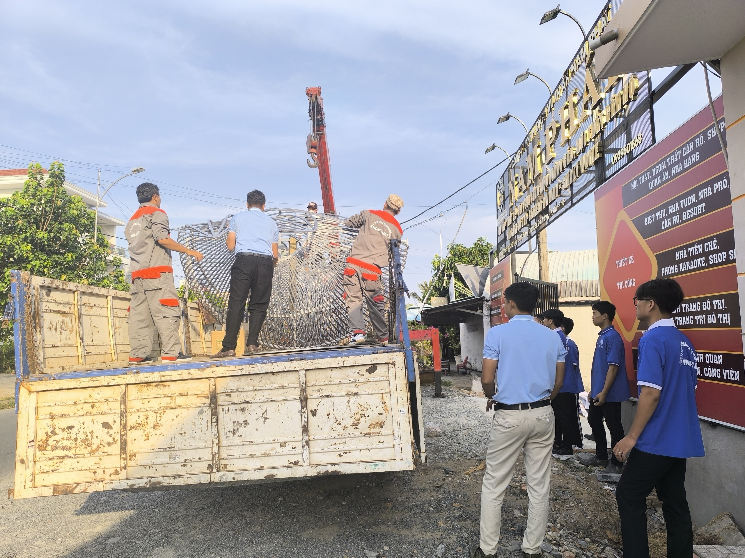 Trang trí tiểu đảo chào xuân