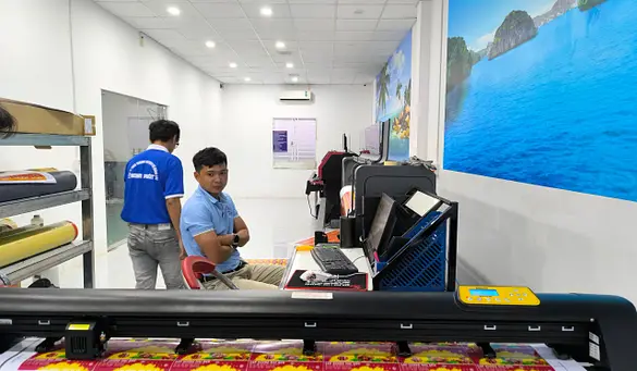 Máy cắt bế decal